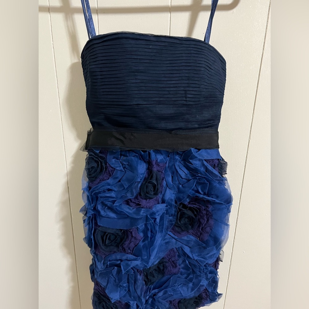 BCBG MaxAzria size 2 blue and black strapless party dress tulle flowers pleats